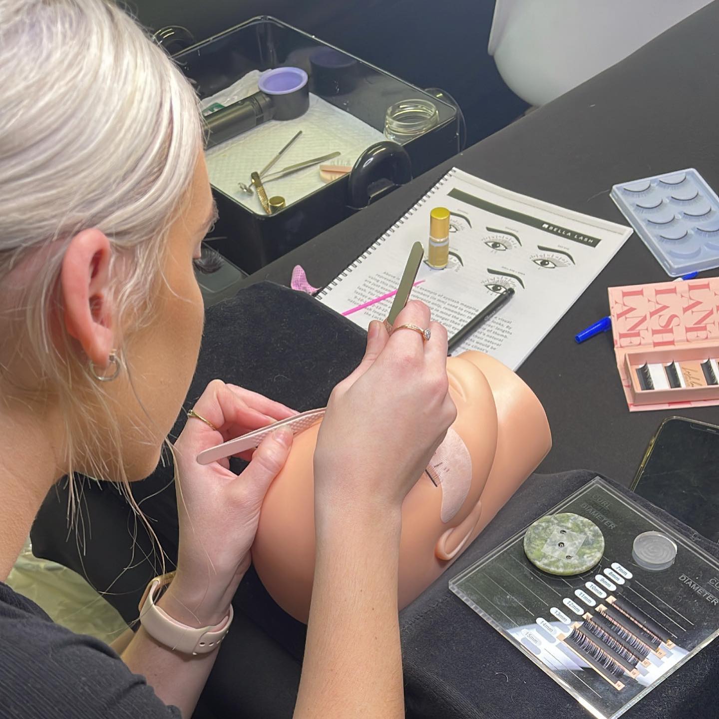 Classic & Volume - Eyelash Extension Training
